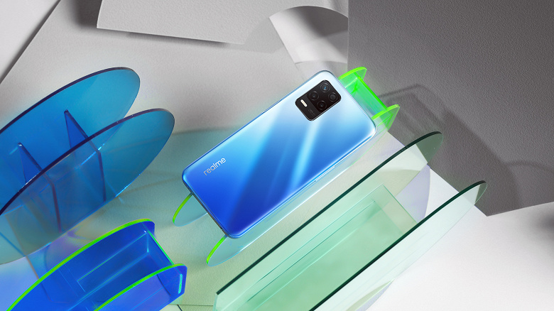 Главное не запутаться: Realme 8 5G прибыл в Россию